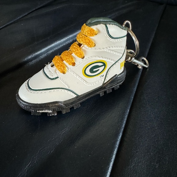 Green Bay Packer key chain shoe - Picture 2 of 6